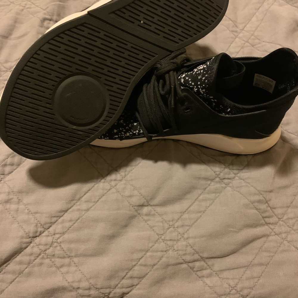Women’s Reebok Slips - Picture 3 of 5